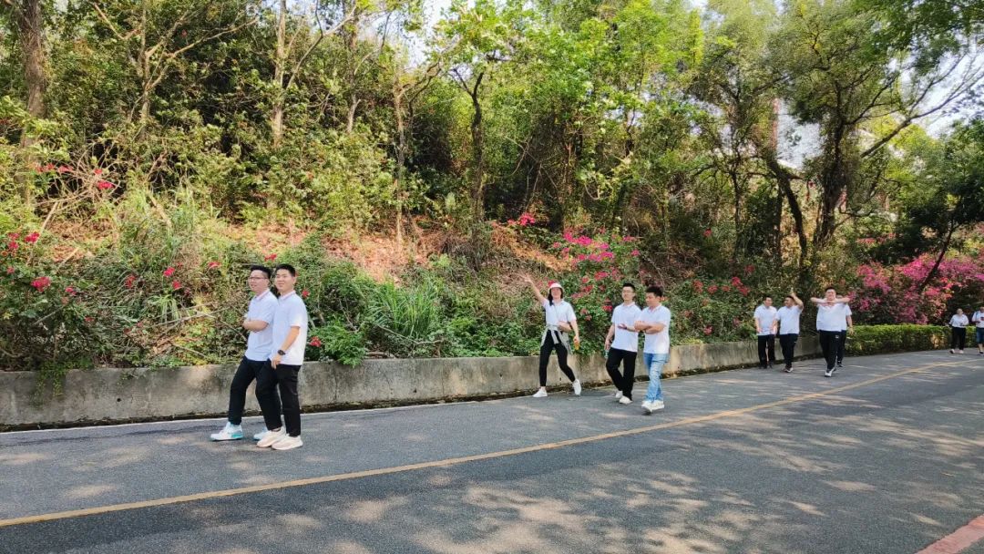 覽紅花湖美景，鑄藍柯路精神