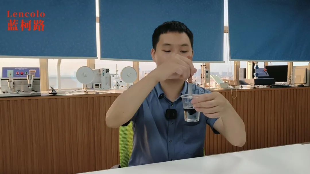 加色性好，添加一點色精或色漿即可攪拌分散均勻